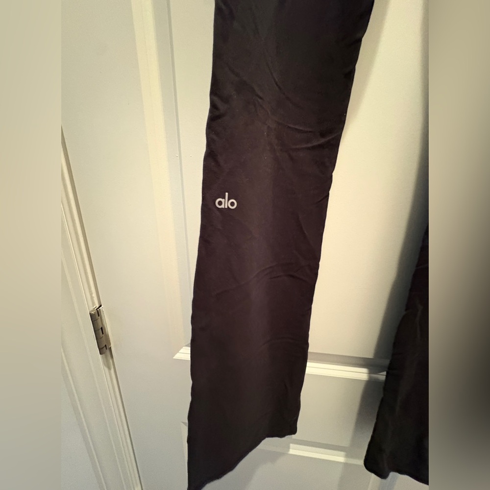 ALO Yoga Sway Bootcut Sweatpant - Black - Picture 9 of 9